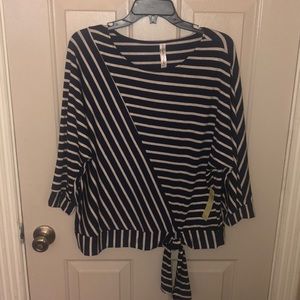 Striped blouse navy blue with white.